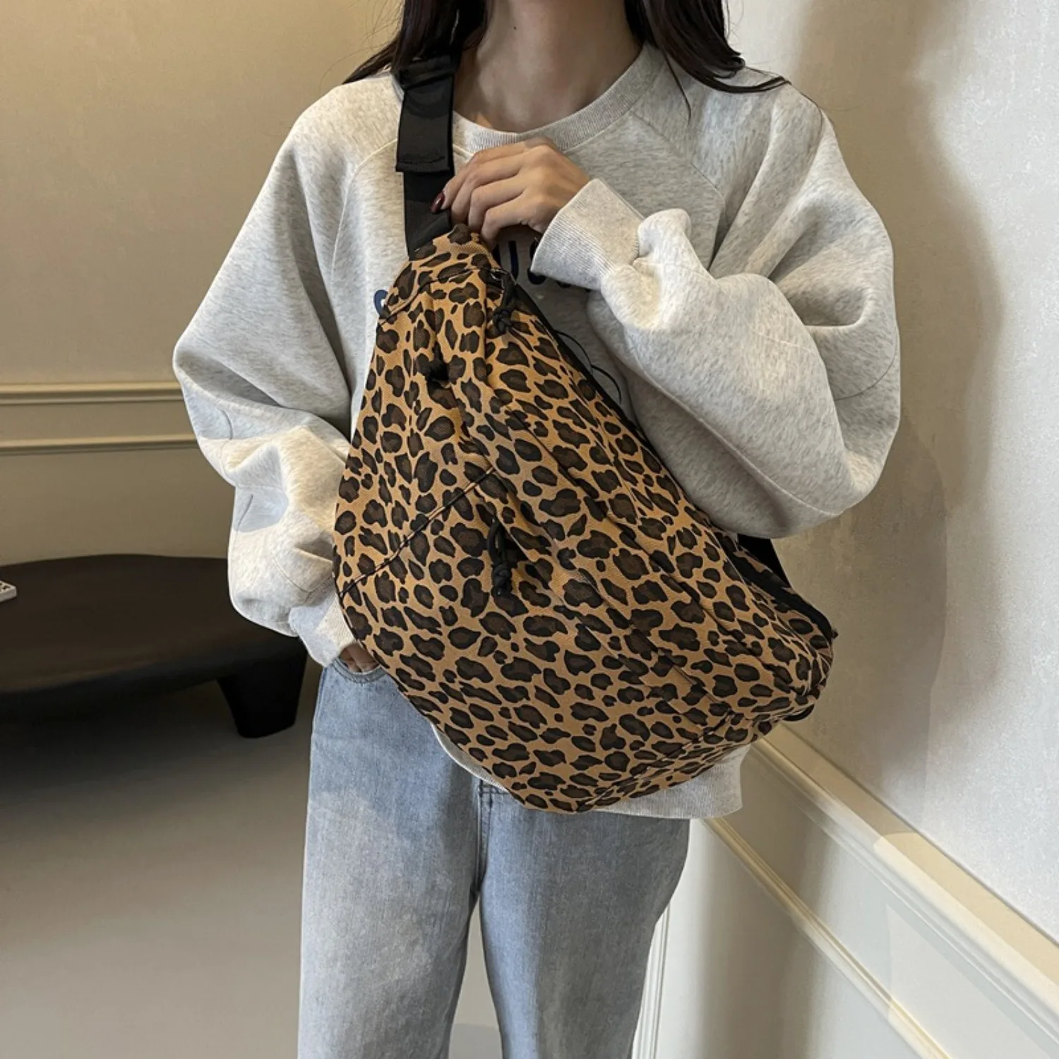 Luxury Leopard Bag 2024 New Autumn and Winter Hundred Crossbody Shoulder Chest Bag Dumpling Bag  Designer Bag