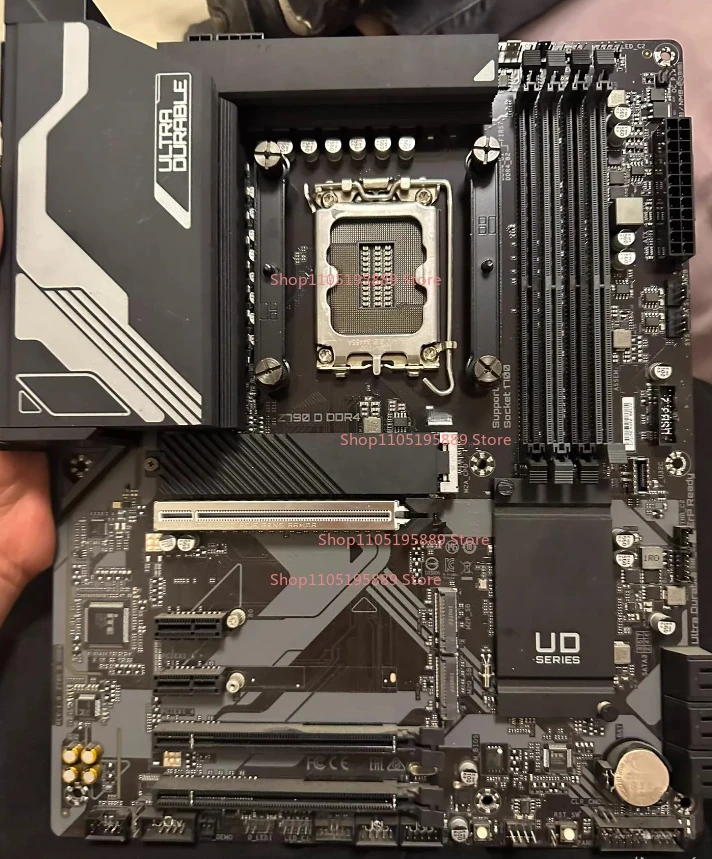 

Материнская плата Gigabyte Z790 D DDR4, интерфейс LGA1700, поддержка процессоров 12/13/14 поколений.