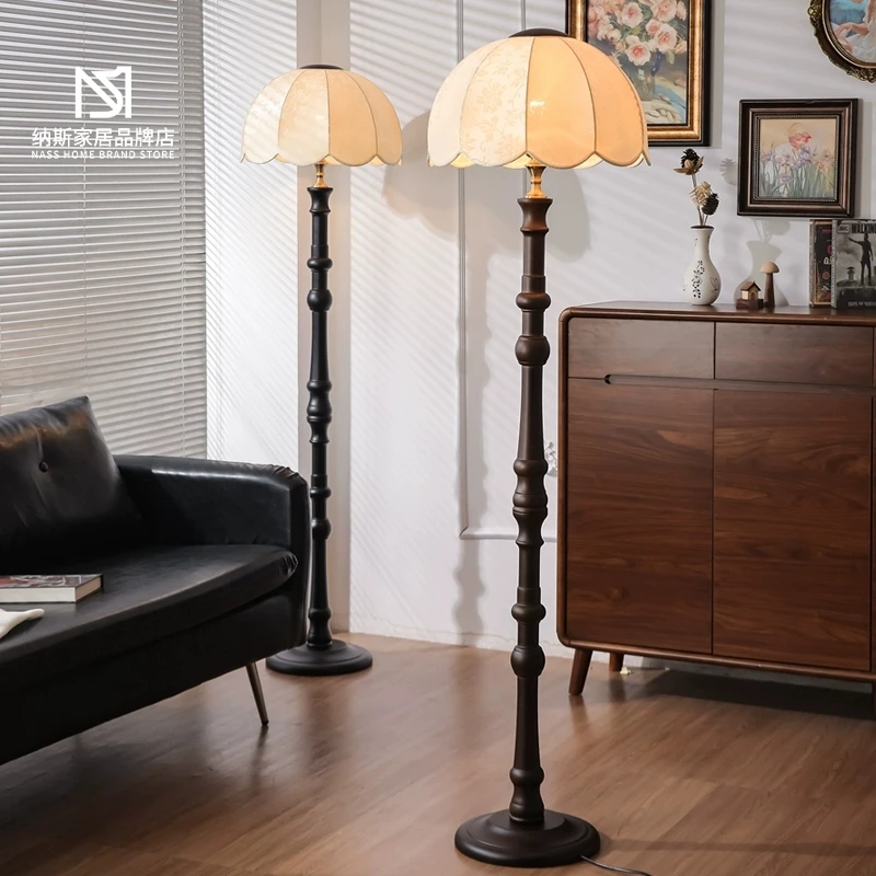 

Французский винтажный торшер из цельного дерева, гостиная, спальня, кабинет, американская ретро-атмосфера, вертикальная прикроватная лампа
