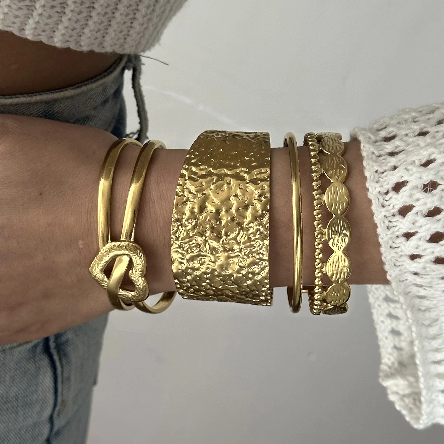 Vintage Korallenfarbene Edelstahl-Armreifen für Frauen, Seestern-Muschel-Fisch-Motiv, breiter Manschettenarmreif, Bohemian-Sommer-Handgelenkschmuck – Detail 8