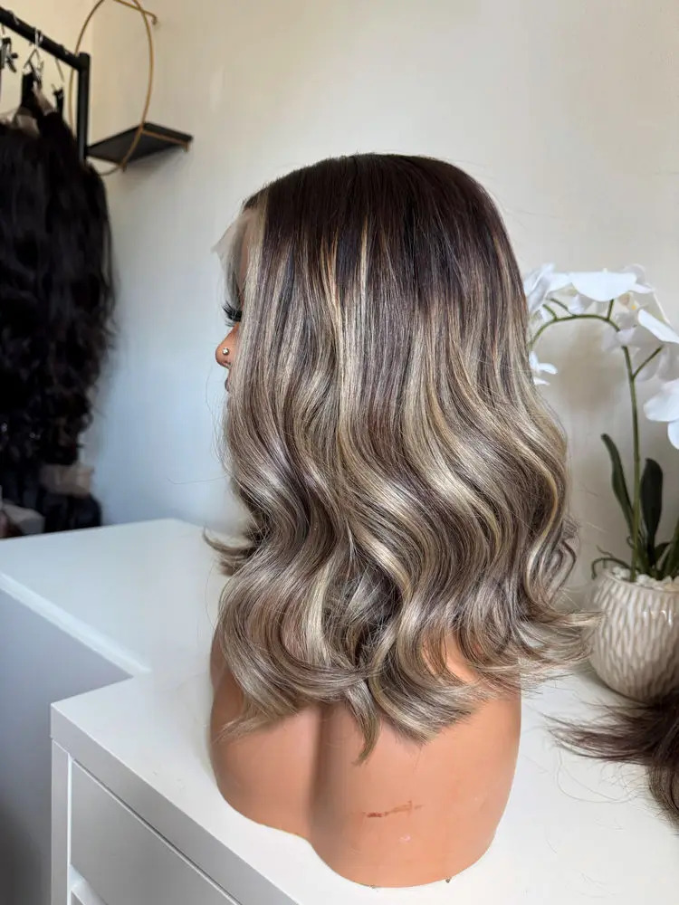 الرماد الرمادي شقراء الاصطناعية الدانتيل شعر مستعار أمامي 18 ''شعر مستعار مموج طبيعي فضفاض قبل قطعها شعري طبيعي تأثيري اليومي تأثيري المستخدمة #3