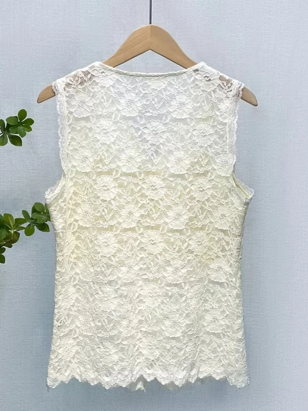 Design Lace Splice Slim Fit Vest Large Size Outerwear Casual Style Button Placket Hollow out Sleeveless Top for plus Size Women