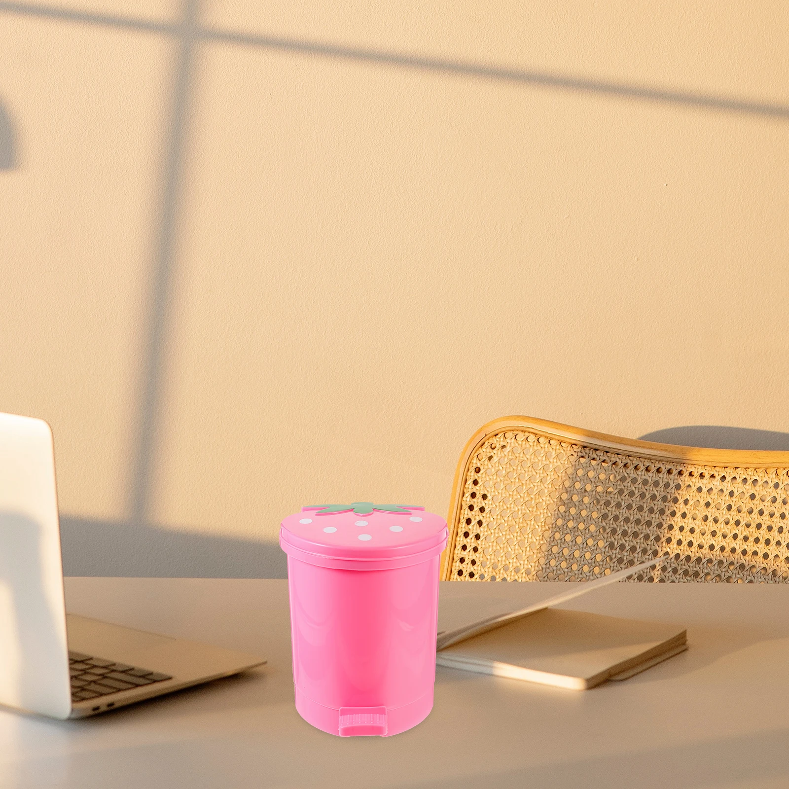 

Countertop Plastic Swing Lid Mini Trash Can Random Color Small Desktop Waste Bin for Office Kitchen Table Mini Trash Can