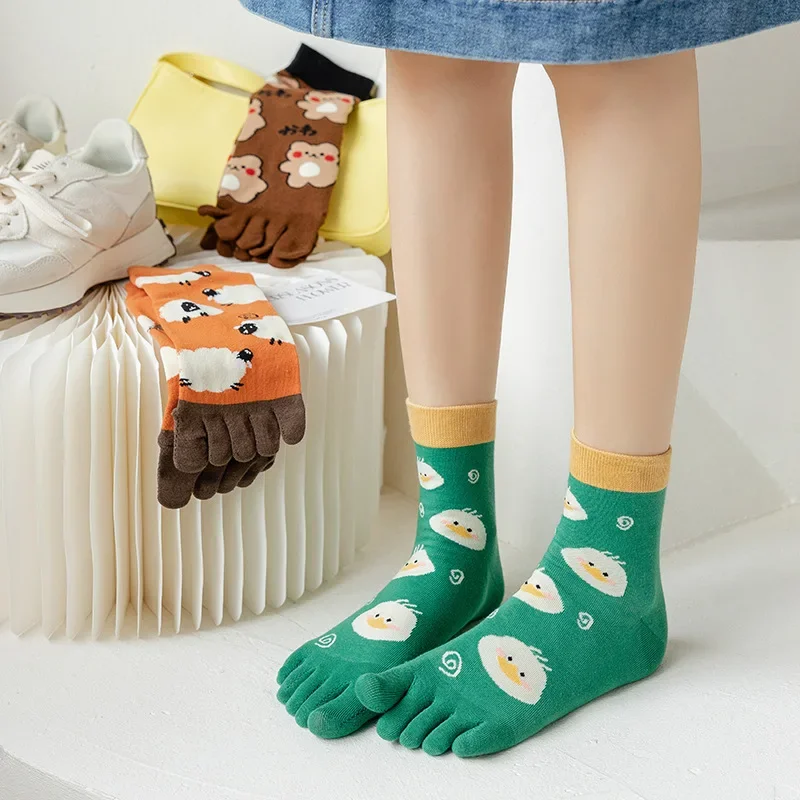 New five-finger ladies breathable sweat-absorbing mid-tube split-toed socks cute cartoon student girl socks