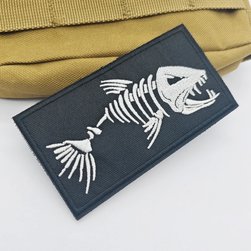 Taktischer Fischgräten-Stickpatch mit Klettverschluss, Hai-Skelett-Militär-Moral-Abzeichen zum Selbermachen für Kleidung, Rucksack, Mütze, Jacke, Hut