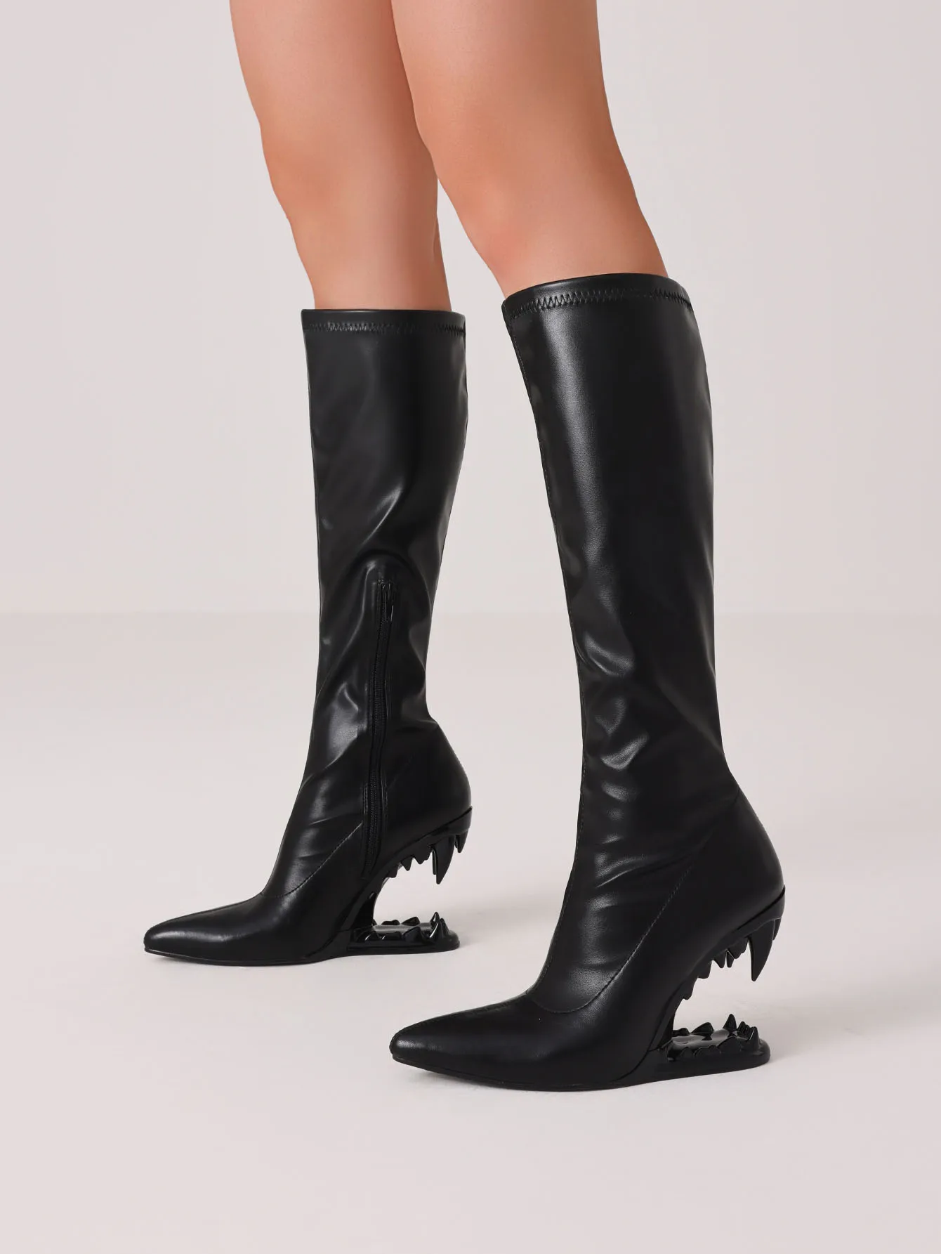 Stivali alti da donna Y2K Goth a punta al ginocchio Moda Punk Denti metallici Zeppe Tacchi alti Cerniera laterale Stivali sexy da festa Donna