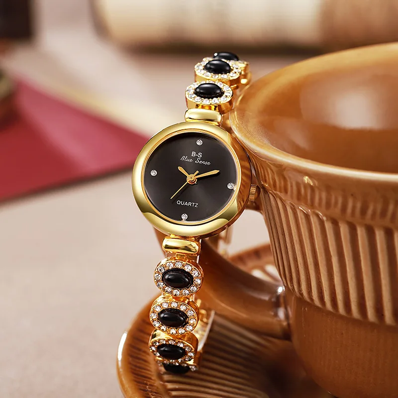 

Элегантные женские часы с инкрустацией стразами для женских часов, кварцевые наручные часы с маленьким циферблатом, часы-браслет