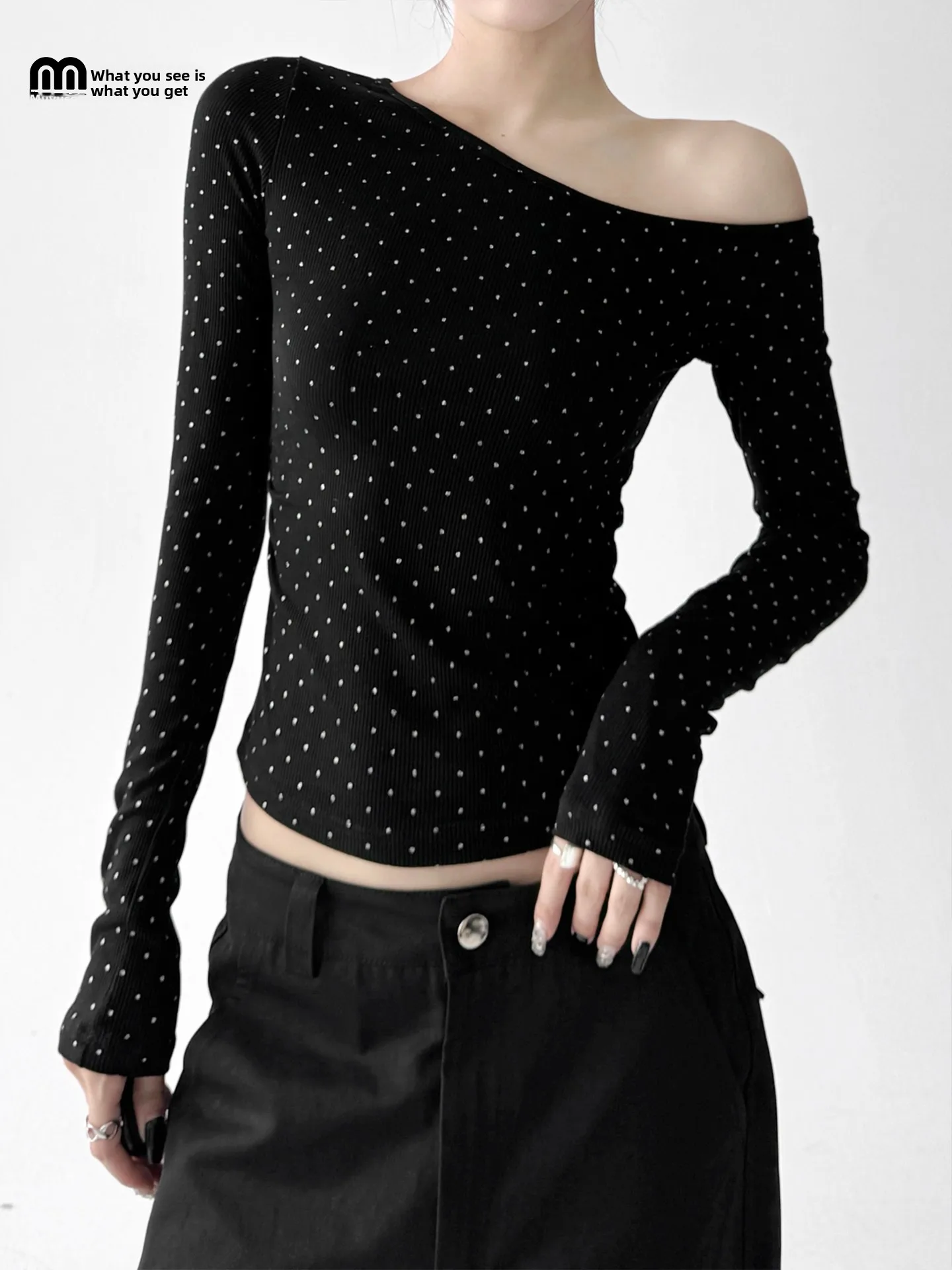 เสื้อยืดแขนยาวทรงไม่สมมาตรแบบเซ็กซี่สำหรับผู้หญิง โชว์ไหล่ ผ้าใยสังเคราะห์ สไตล์ลำลอง รุ่นใหม่ล่าสุดสำหรับฤดูใบไม้ร่วง สไตล์สตรีท