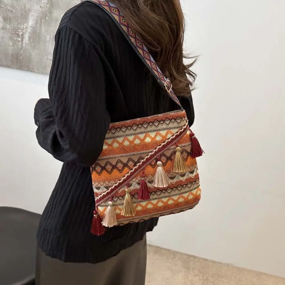 

All-match Tassel Ethnic Style Crossbody Bags Large Capacity Handbag Fringe Shoulder Bag Geometric Woven Bohemian Phone Bag Women