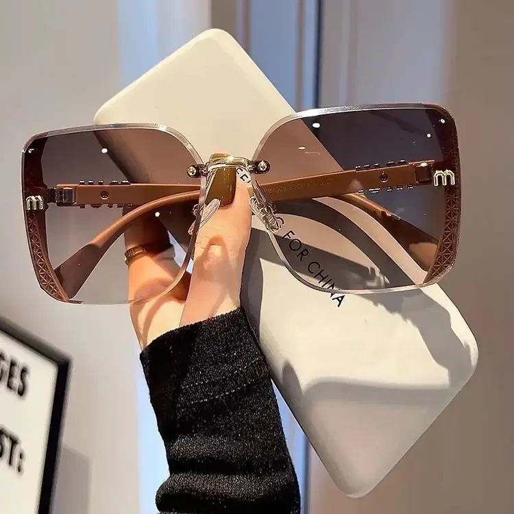 

2025 новые модные крутые солнцезащитные очки, женские элитные брендовые солнцезащитные очки с буквами, антисильный свет, винтажные солнцезащитные очки без оправы, женские Gafas UV400