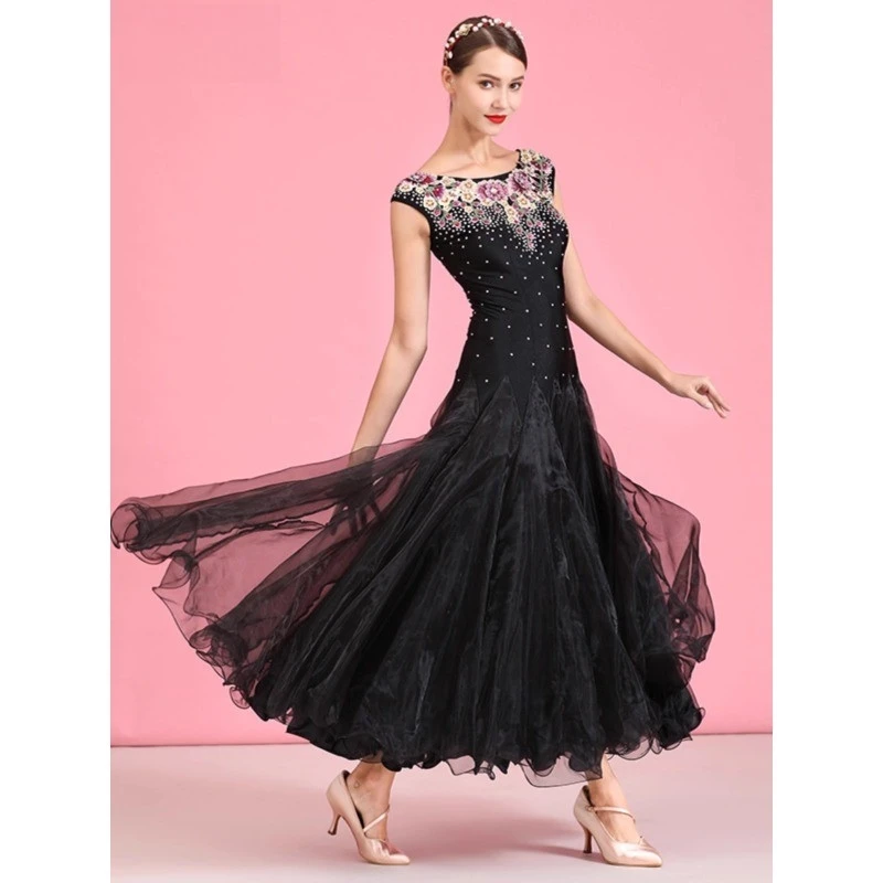 Ontwerper geborduurde moderne dansjurk Nationale standaard dansjurk Jurk