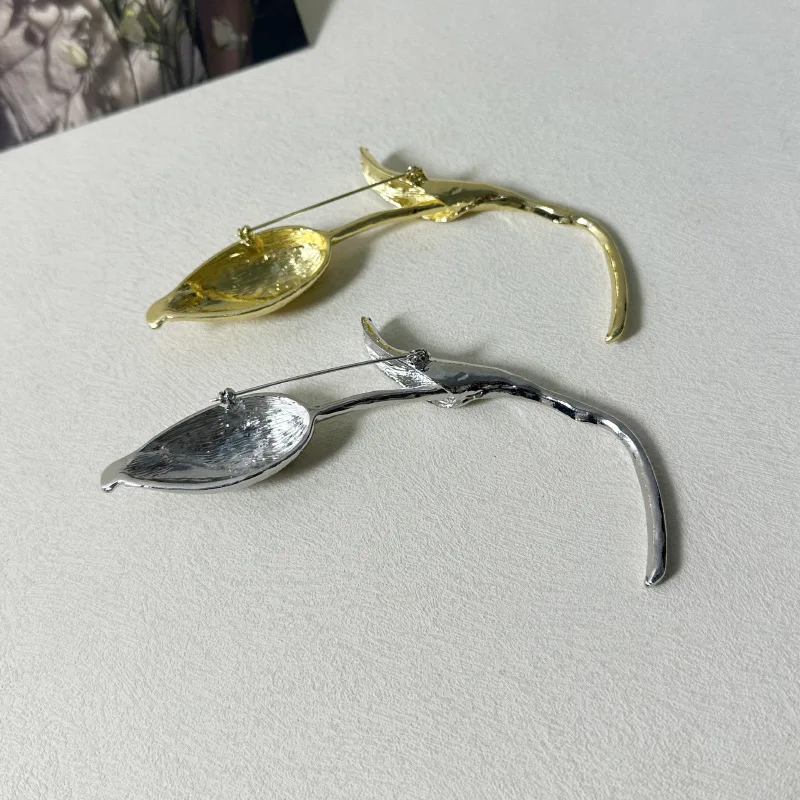 Vintage Tulip Shaped Metal Large Flower Brooch for Women Girls Exaggerated Trendy Pin Accessories Party Jewelry Gifts