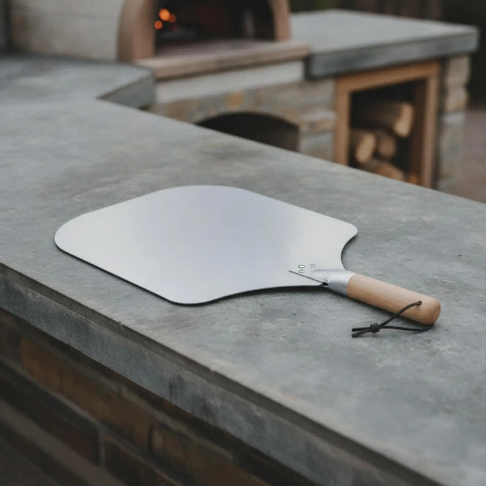 Pizza Transfer Spatula with Hanging Loop Aluminum Head Wood Handle Pizza Lifter for Kitchen Baking