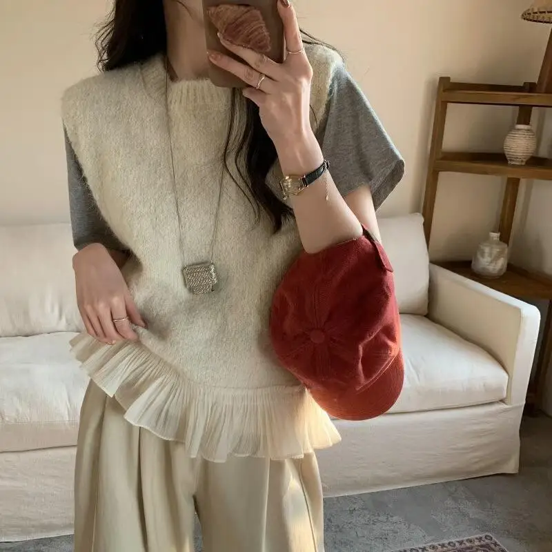 Sweet Beauty Style Lace Patchwork Knitted Vest New Sleeveless Vest for Girls Round Neck Short Tops Soft Fashionable Versatile