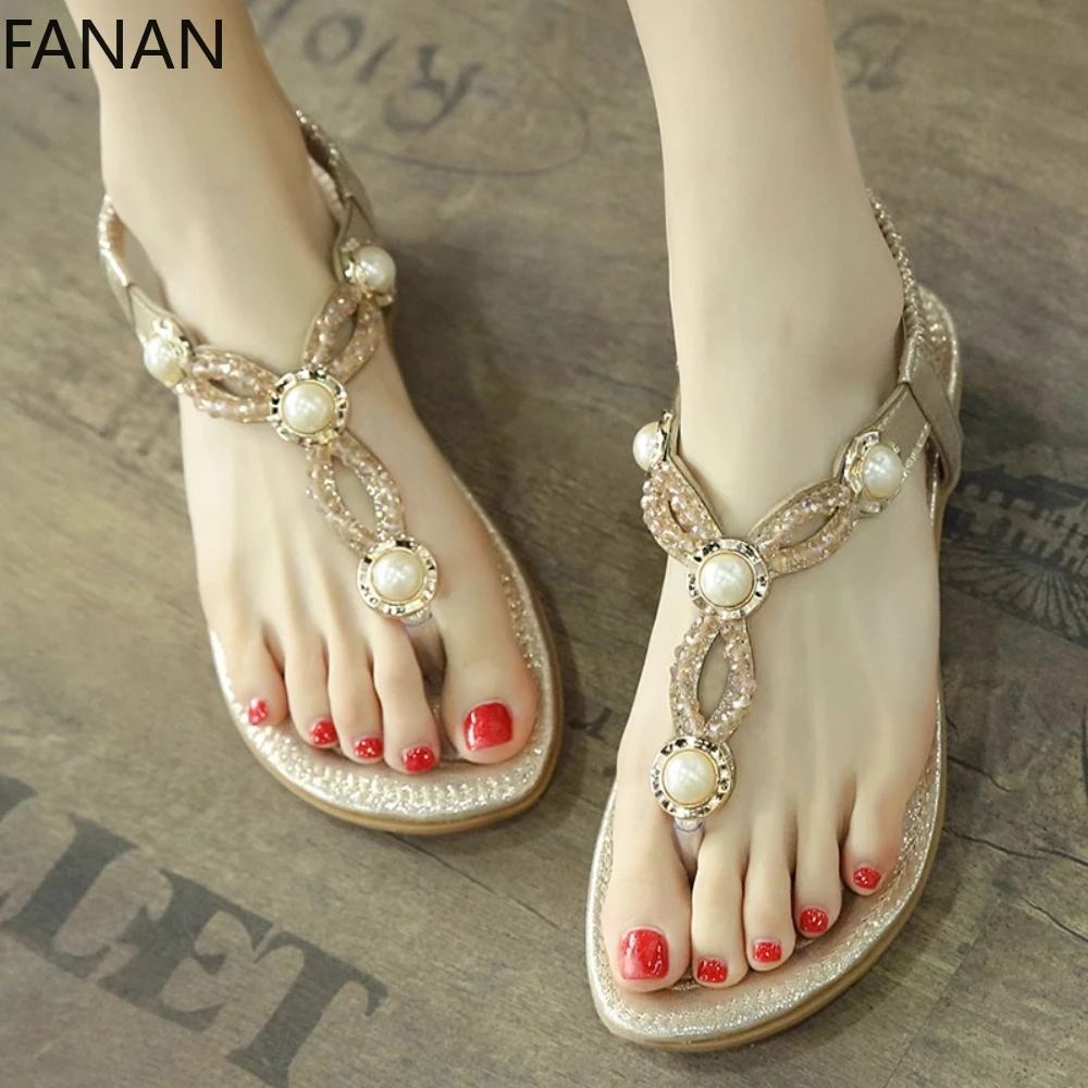 

Женские сандалии со стразами, лето 2024, новые богемные сандалии на плоской подошве, женская обувь большого размера на низком каблуке, элегантные пляжные тапочки