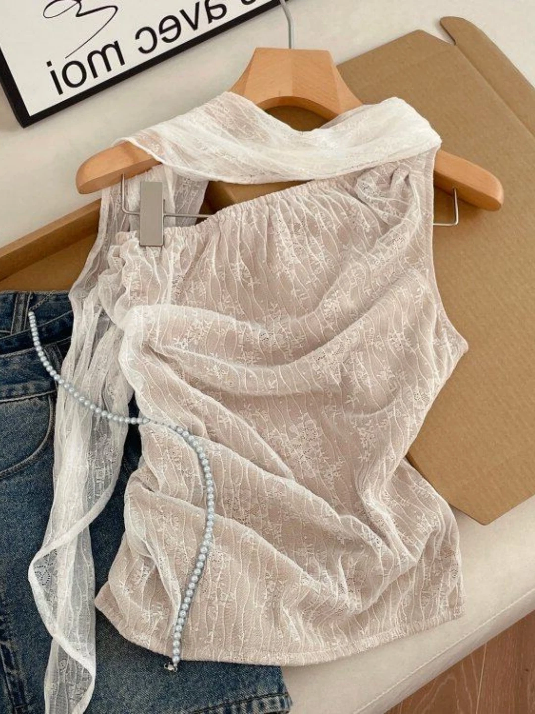 

High-End Guangzhou Thirteenth Factory Women's Summer Slimming Off-Shoulder Vest with Sash Floral Embroidery Trendy Girl Style
