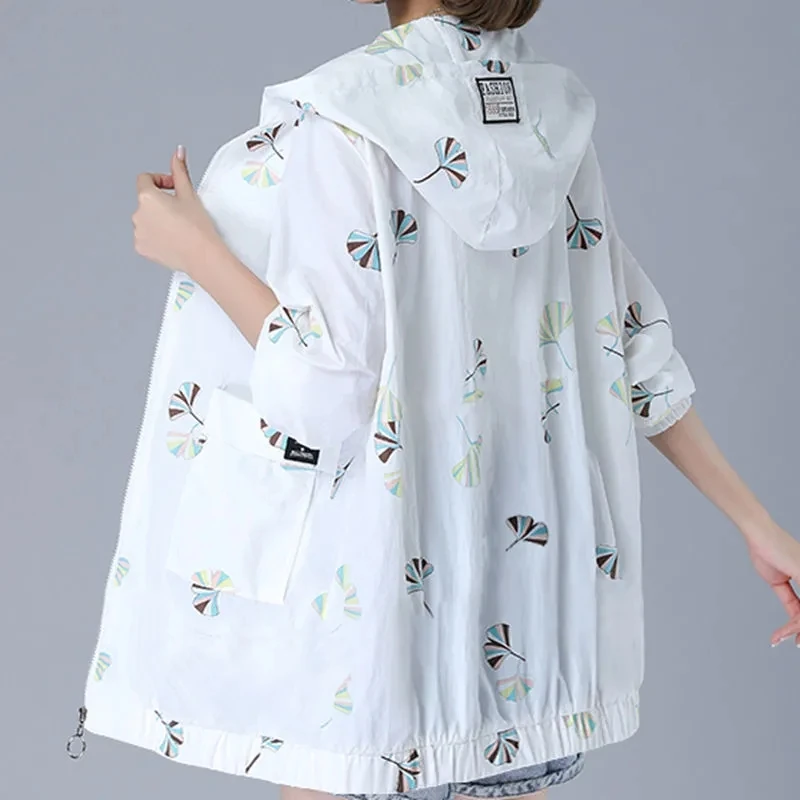 女性のプリント日焼け止め服 2025 新しいルーズフード付き UV 保護夏長袖通気性薄い日焼け止め服