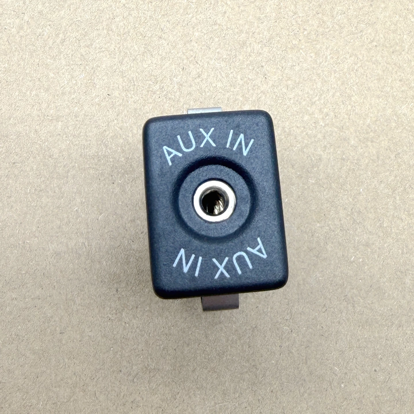 Adecuado para Volkswagen Passat Touareg Touran, toma auxiliar USB e interfaz AUX-IN 5ND 035 724 5ND 035 724