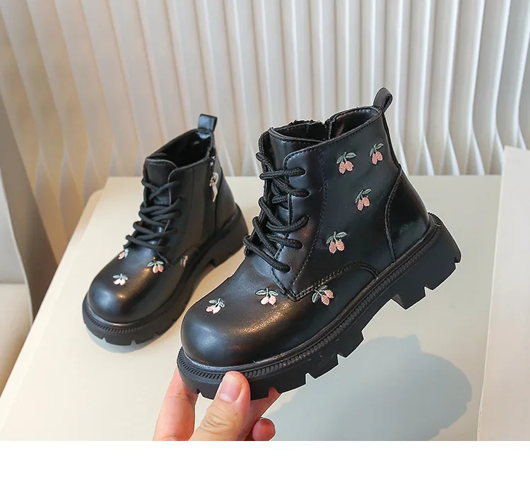 Weichsohlen-Stiefel aus besticktem PU-Leder für Mädchen, Frühling/Herbst, rutschfeste kurze Stiefel, leichte, bequeme Freizeitschuhe für Kinder. – Detail 13