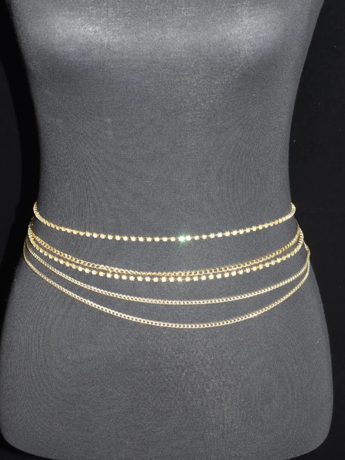 

Многослойный пояс-цепочка золотистого цвета со стразами для летних, праздничных и фестивальных нарядов