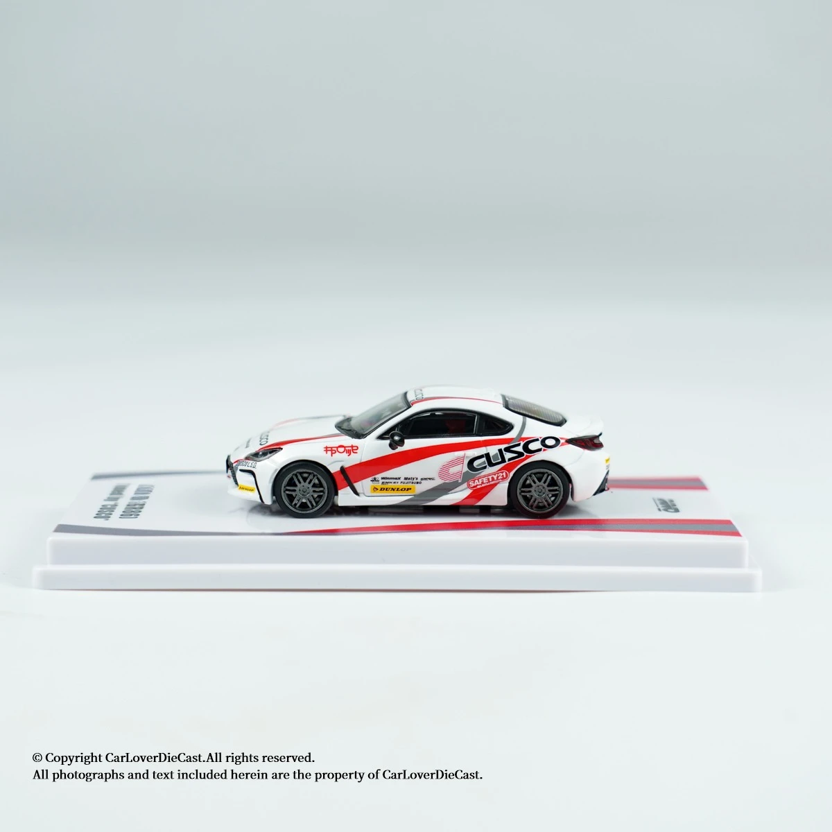 INNO 1:64 GR86 تم ضبطه بواسطة CUSCO Diecast Model Car