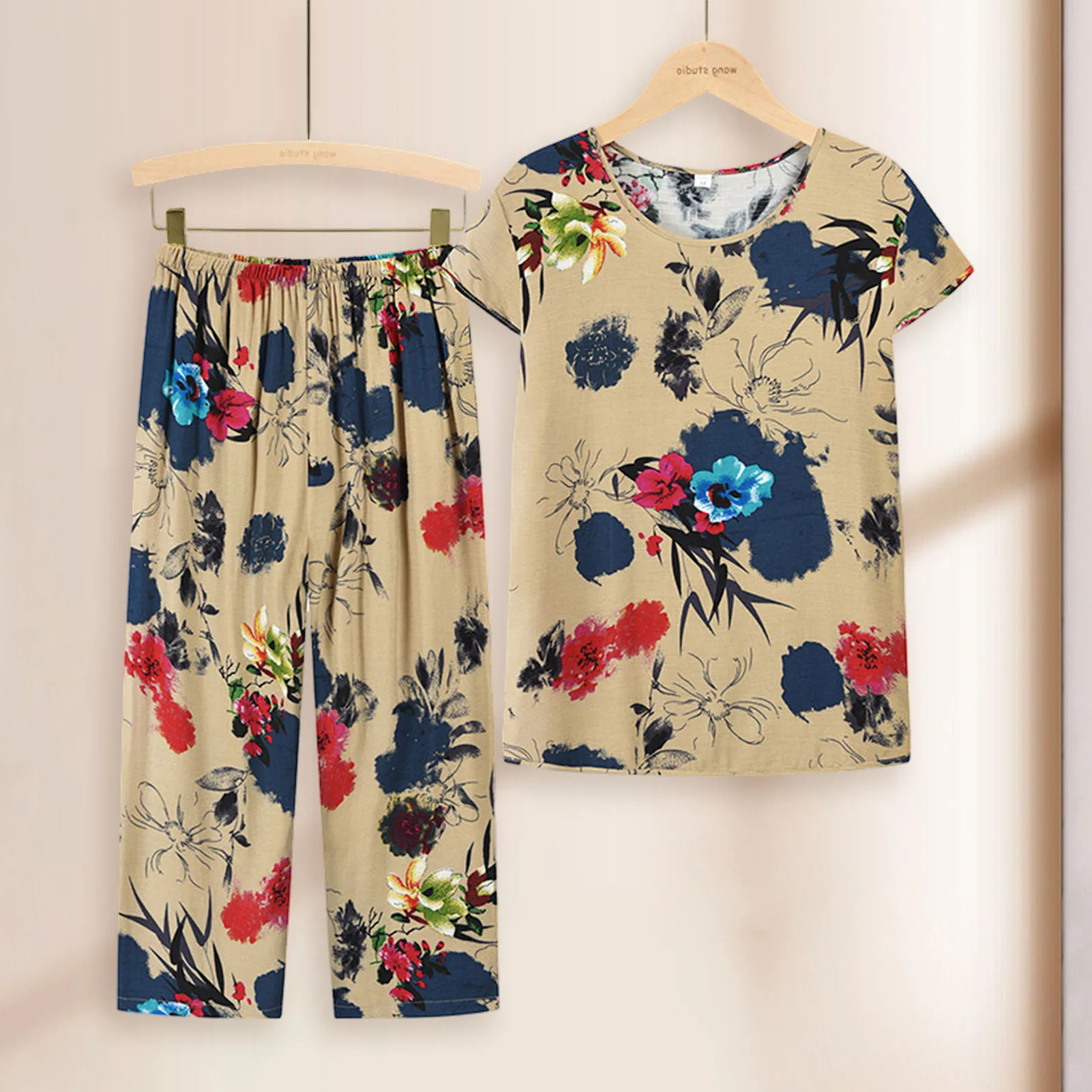 Women's Two-Piece Home Clothes Floral Pattern Breathable T-shirt and Pants Set Exquisite Gift for Ladies Birthday