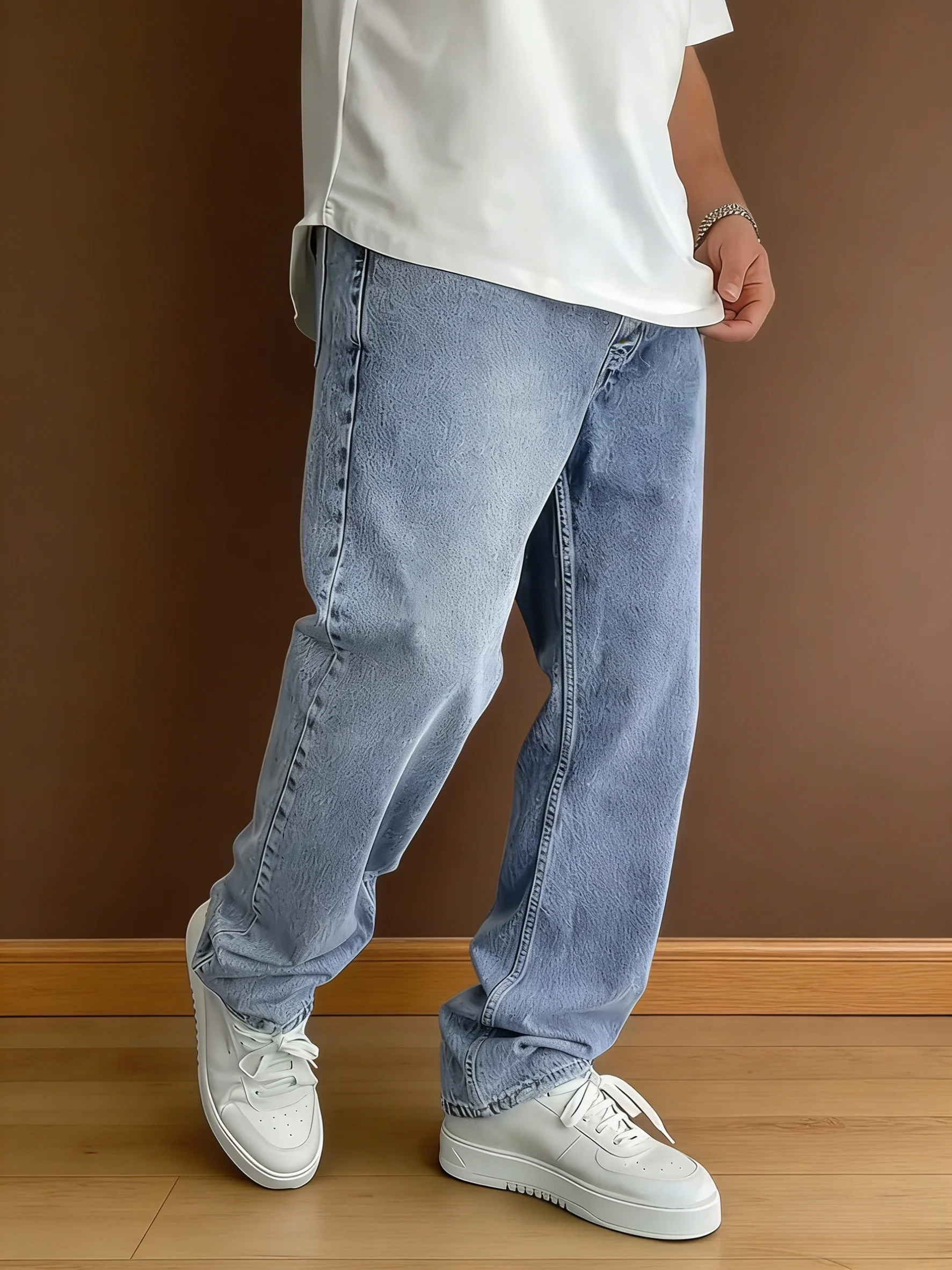 

Men's Straight-Leg Vintage Jeans in Light Washed Blue with Five Pockets and Classic Mid-Rise All-Season Style