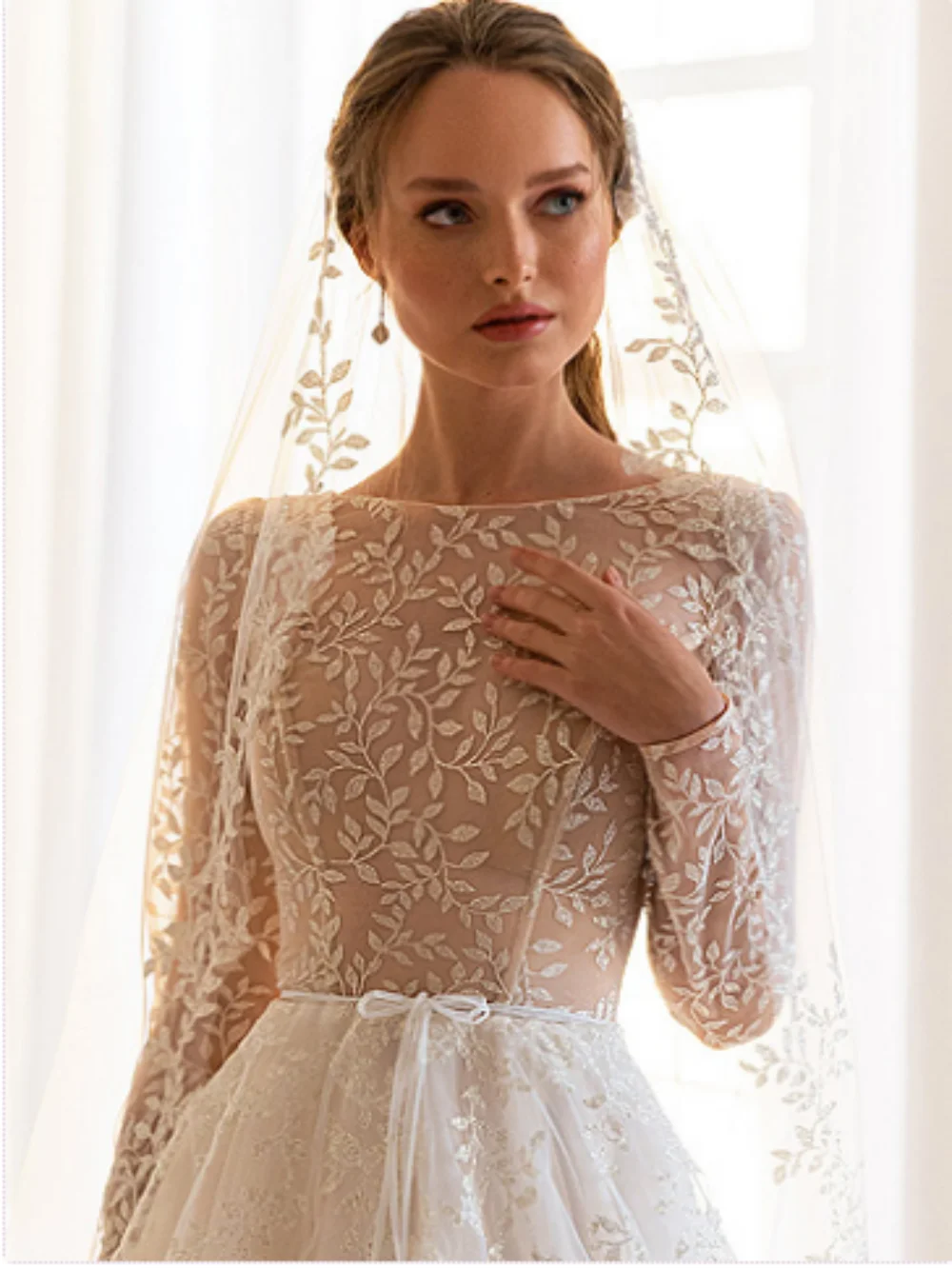 Abito da sposa a maniche lunghe con scollo a barchetta modesto Abito classico con applicazioni in pizzo per la sposa Elegante abito da sposa lungo a trapezio Robe De Mariée