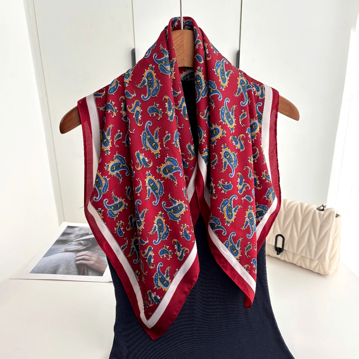 Luxuriöser Paisley-Druck Schal Damen Seidenimitat Halstücher Foulard Bandana Hijab Haarbänder Quadratische Schals Wickeltücher – Detail 6
