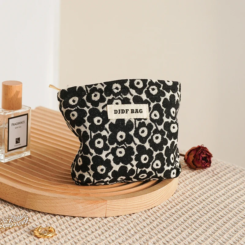 Women\'s Makeup Bag Black Flower High-quality Cosmetics Lipstick Storage Bag Portable Coin Purse Commuter Clutch Small Cloth Bag