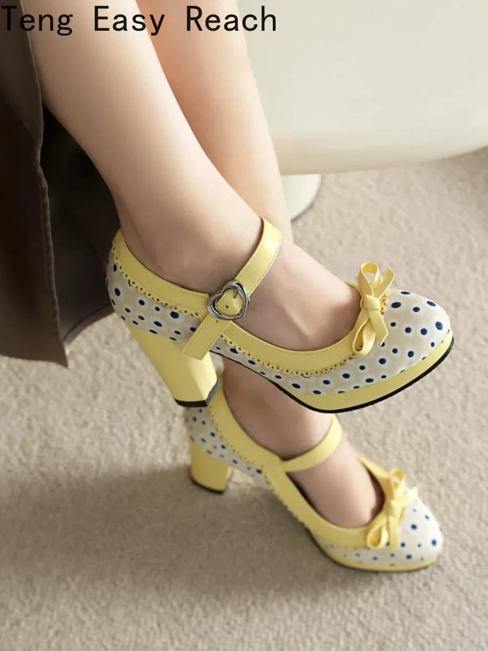2026 Spring/Summer Ideal Style Flat Heel Round-Toe Women's Shoes with Bead-Detailed Flower Pattern and Fashionable Print