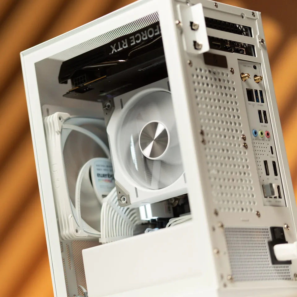 Shiny Snake L200 mini itx ケース　自作PC Shiny Snake L200 10.4L ITX Chassis - Switchable Side Panel, Riser