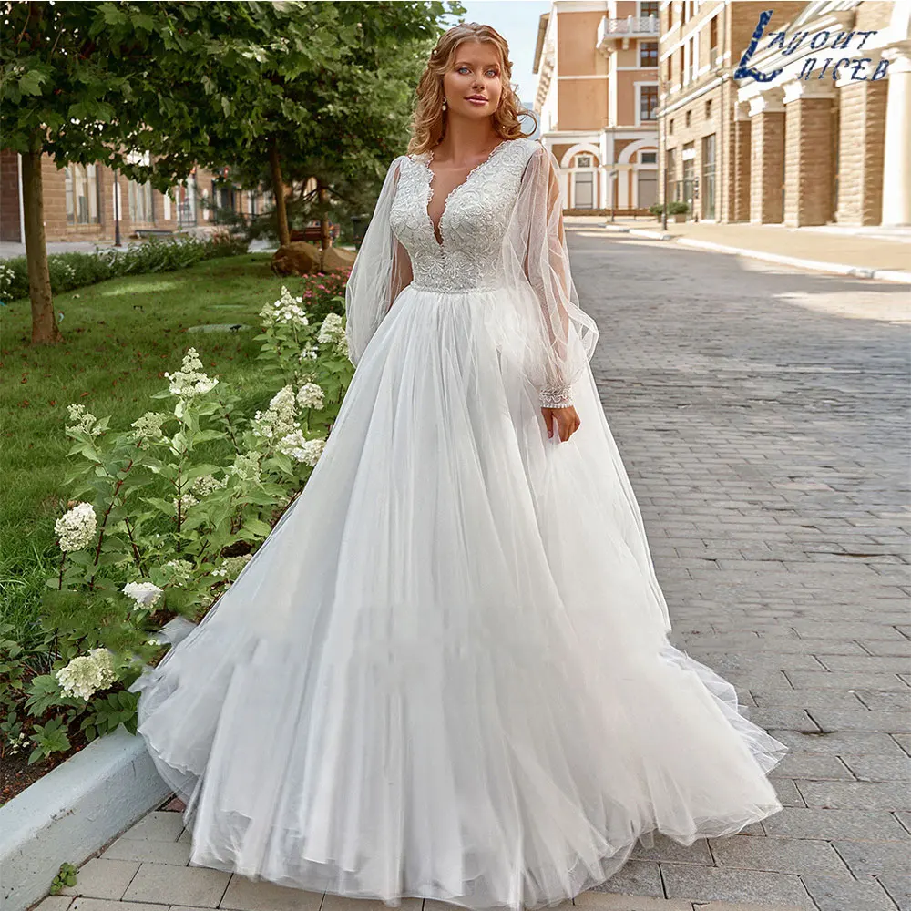 LAYOUT NICEB 2024 Boho Plus Size Vestidos De Casamento Elegante V-Neck Puff Mangas Noiva Vestidos Lace Apliques A Line Robe De MariéeLAYOUT NICEB 2024 Boho Plus Size Wedding Dresses Elegant V-Neck Puff Sleeves Bride Go