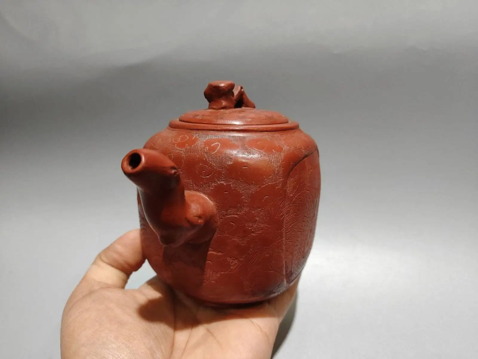 China Yixing Zisha Clay Handmade Kung Fu Tea Exquisite Product Name: Square Dragon And Phoenix Teapot Signature: Jiang Rong