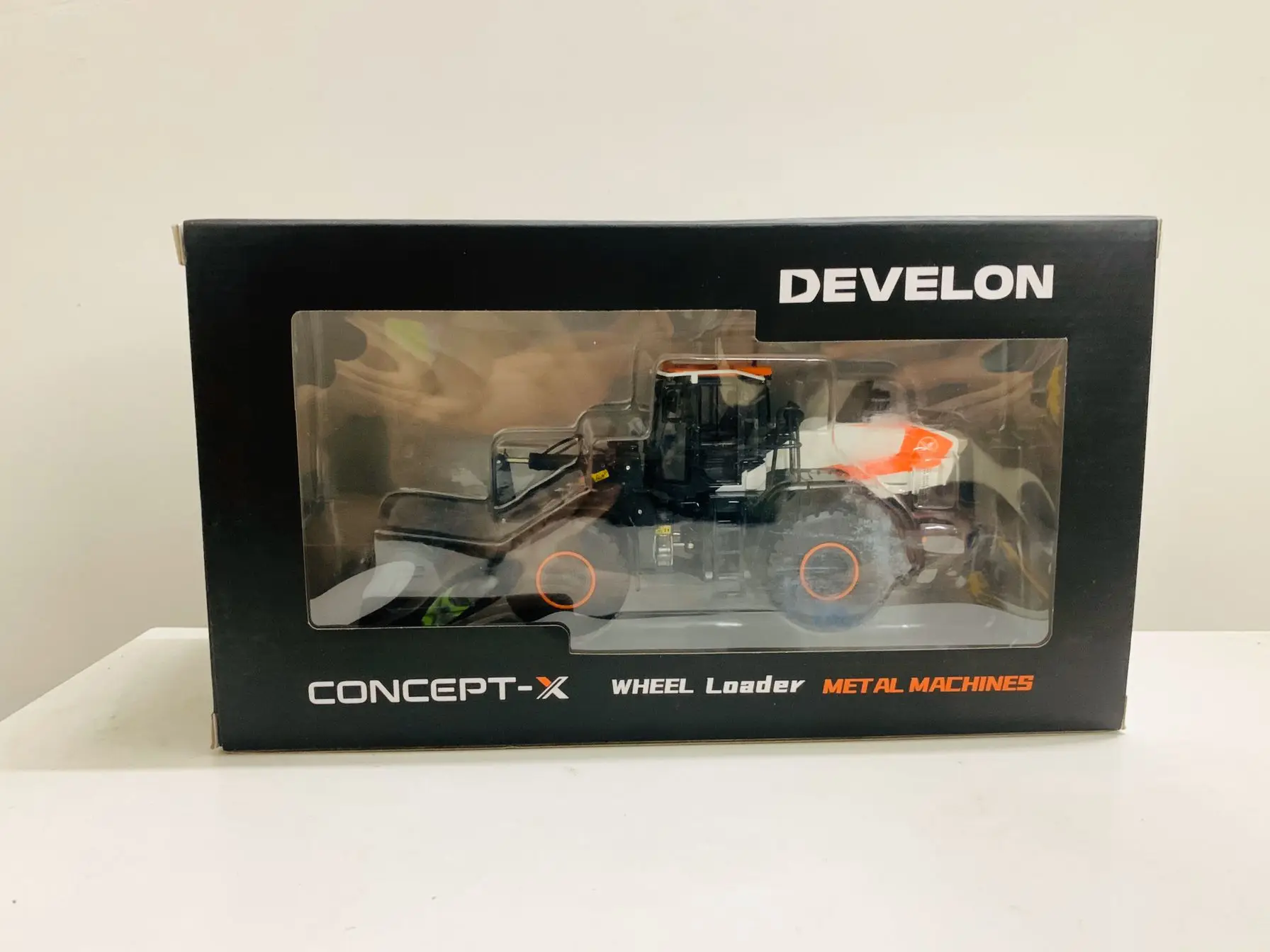 Develon Concept-X Wheel Loader 1:50 Scale DieCast Metal Machines Model Collectible Mechanical Engineering