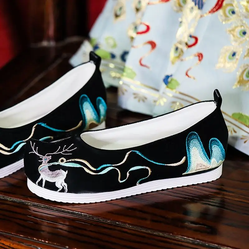 chinese ancient gold embroideried hanfu shoes summer unisex casual flat cloth shoes adult team performance match kungfu shoes