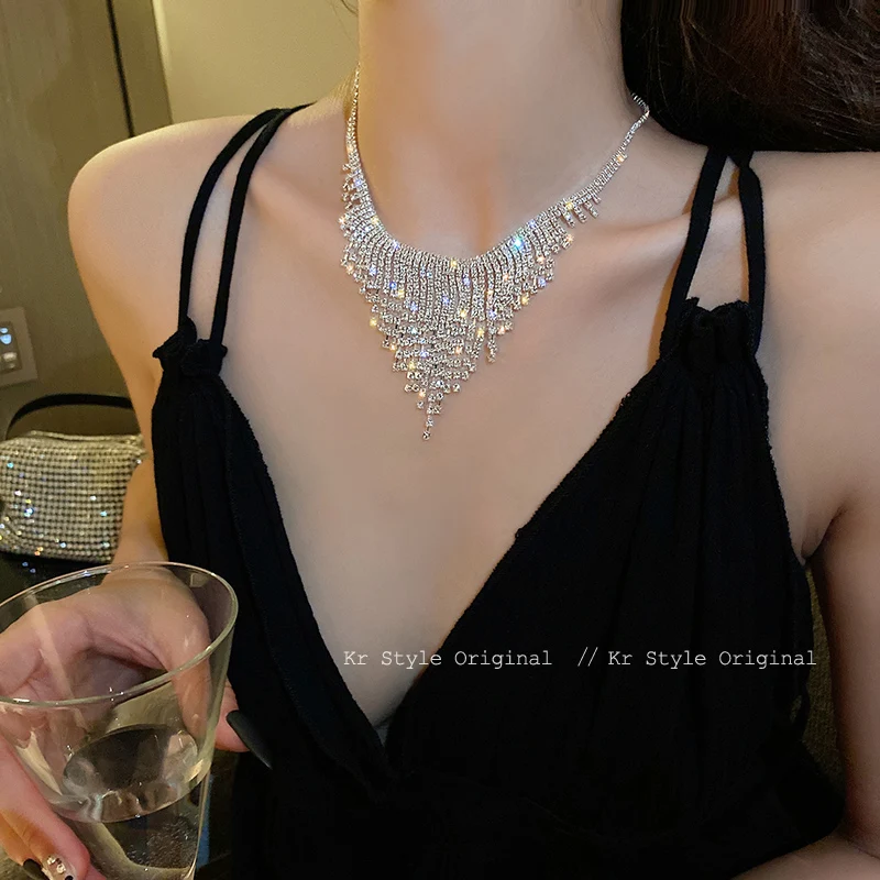 

Flash diamond tassel necklace 2022 new fashion light luxury temperament senior sense clavicle chain female summer red niche chok