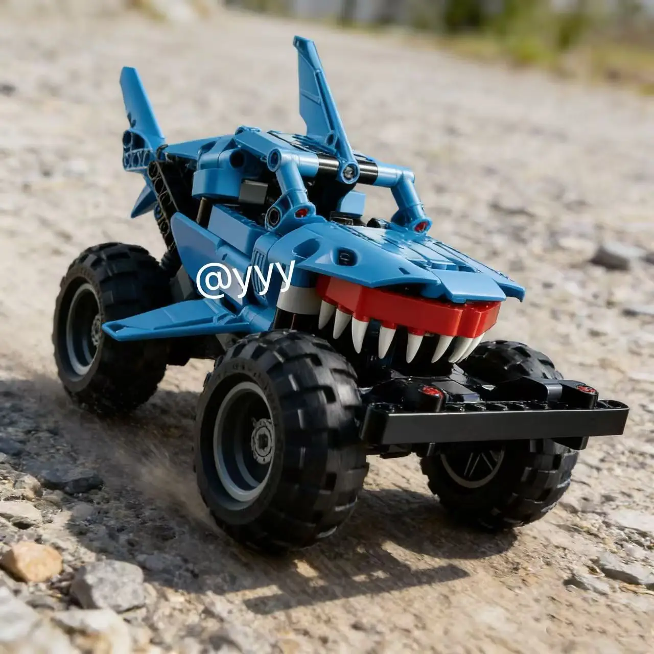 

Новая/многофункциональная трансформируемая синяя машинка-грузовик Мегалодон, конструктор, игрушка для детей и взрослых, подарок на день рождения и Рождество