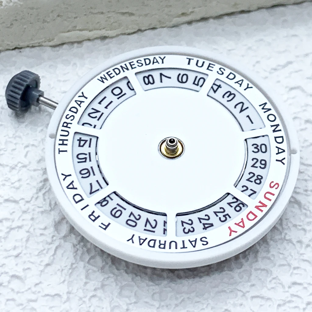 Oryginalny mechanizm automatyczny Miyota 8285 z datownikiem i dniem tygodnia, dzień na godzinie 12:00/datum na godzinie 3:00, 21 kamieni.