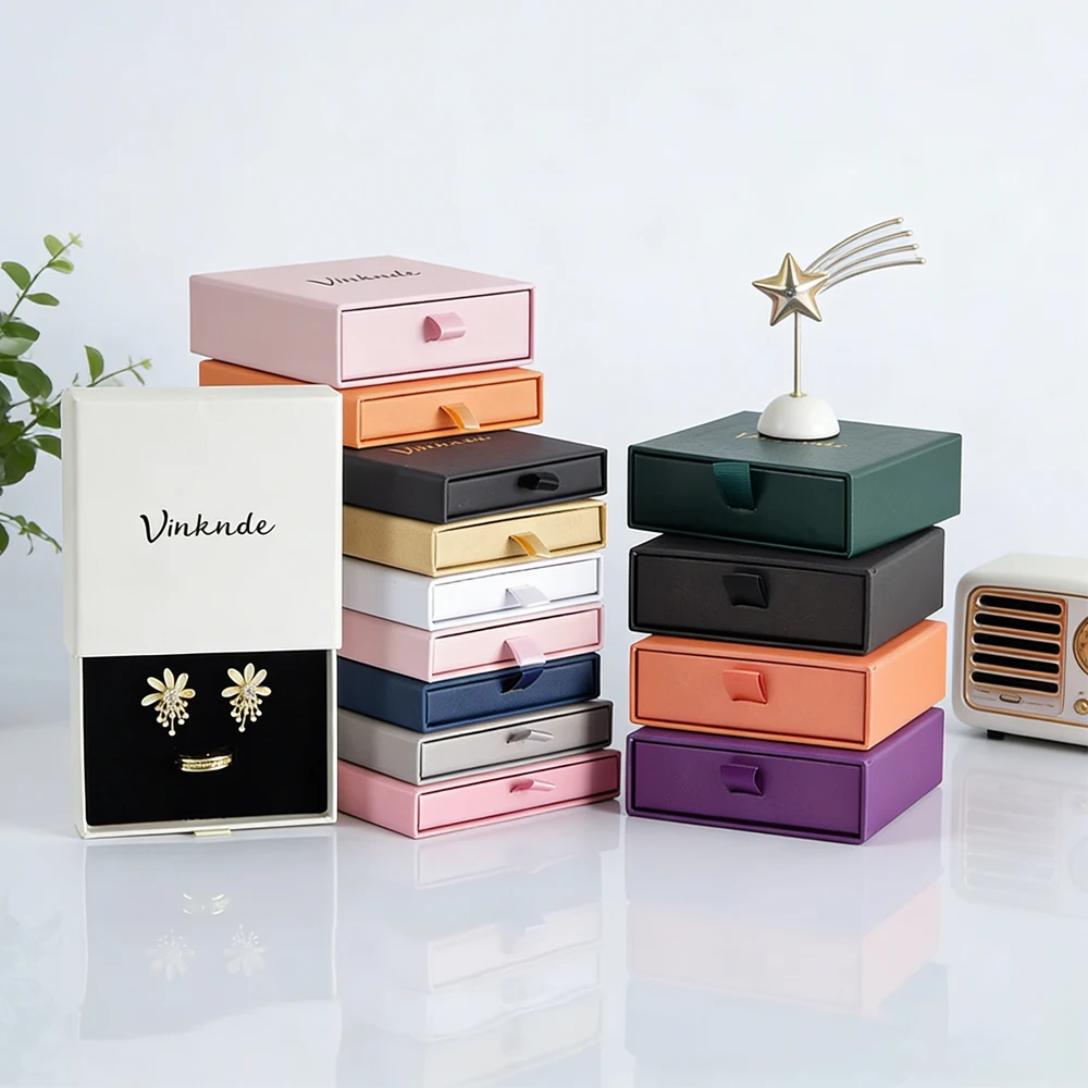 

50pcs 9x9x2.5cm Beige Paper Jewelry Box For Ring Earring Bracelet Pendant Necklace Custom Logo Wedding Drawer Sliding Gift Boxes
