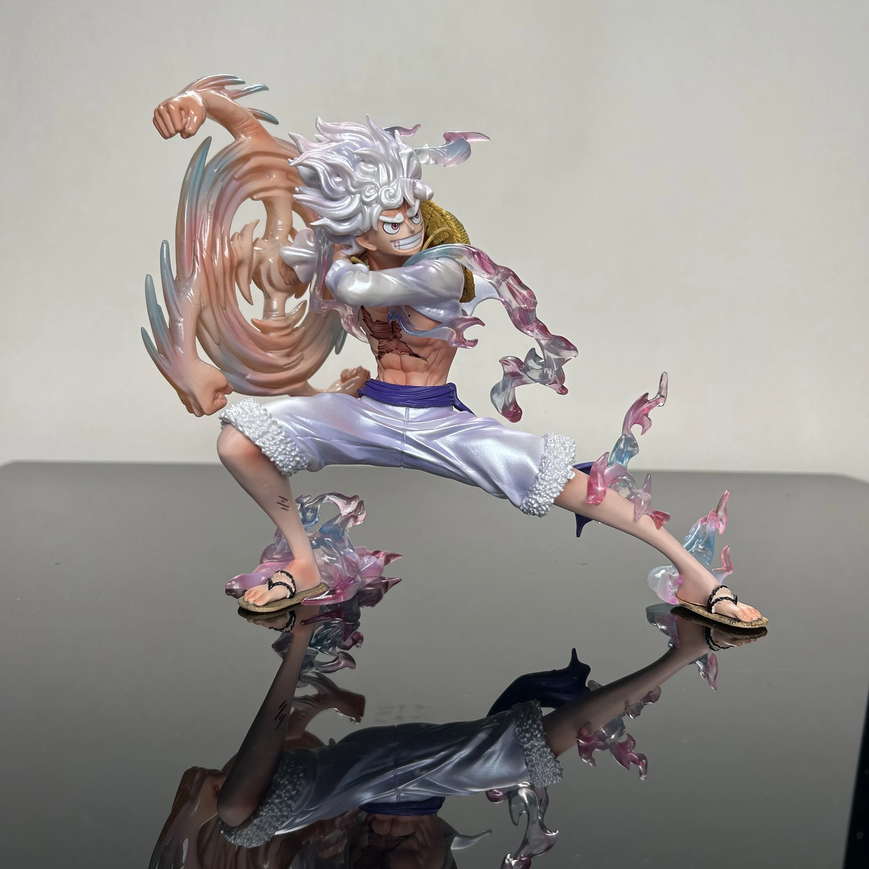 19 cm/7.48 pollici Anime One Piece Figure Nika Rufy Action Figures Rufy Braccio può ruotare Statua in PVC Collezione Modello Giocattoli per I Regali