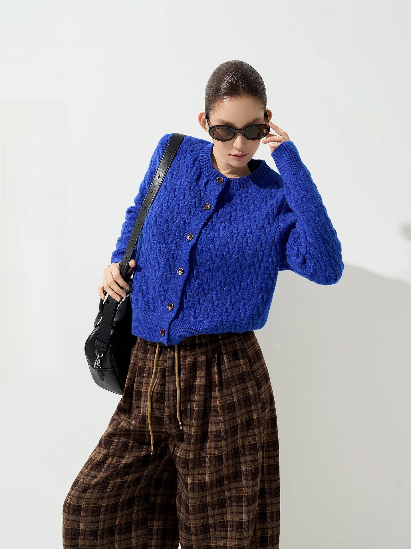 

Теплый вязаный кардиган с длинными рукавами и круглым вырезом для женщин, осенне-зимний, свободный, удобный, вязаный, на пуговицах, от Wu Tong Tong