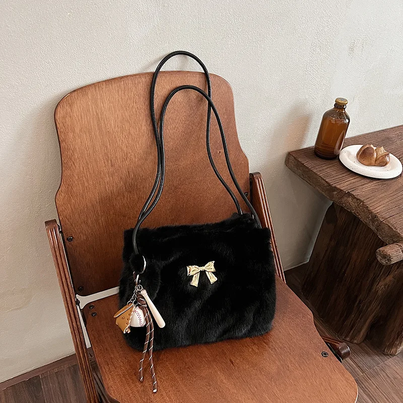 

Luxury Ladies Baseball Pendant Shoulder Bag Soft Large Capacity Female Crossbody Bag Fluffy Solid Color Plush Tote Bag