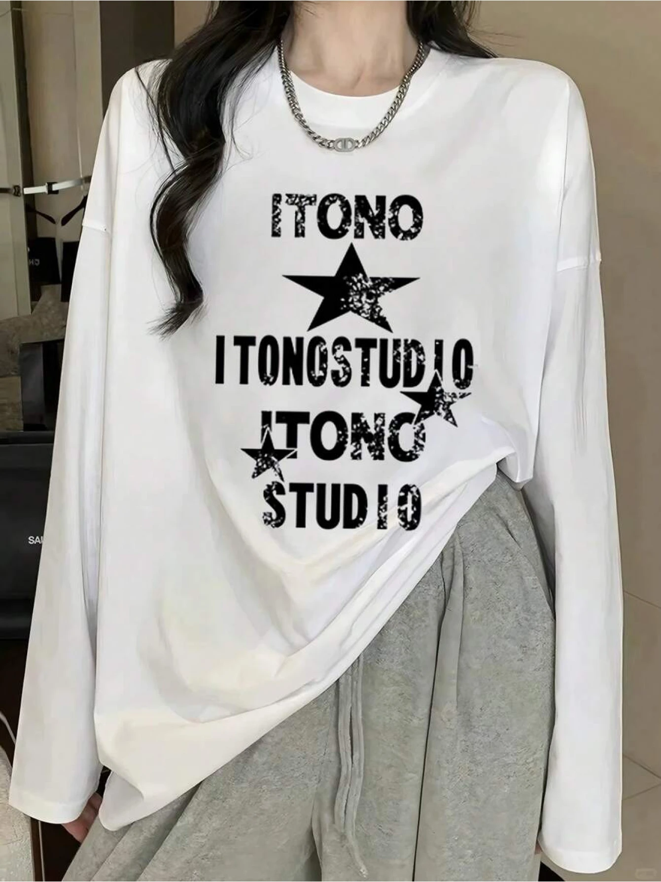 Casual Women's Black Graphic Letter Print Long Sleeve T-Shirt Round Neck Drop Shoulder Regular Fit Top with A Little Stretch