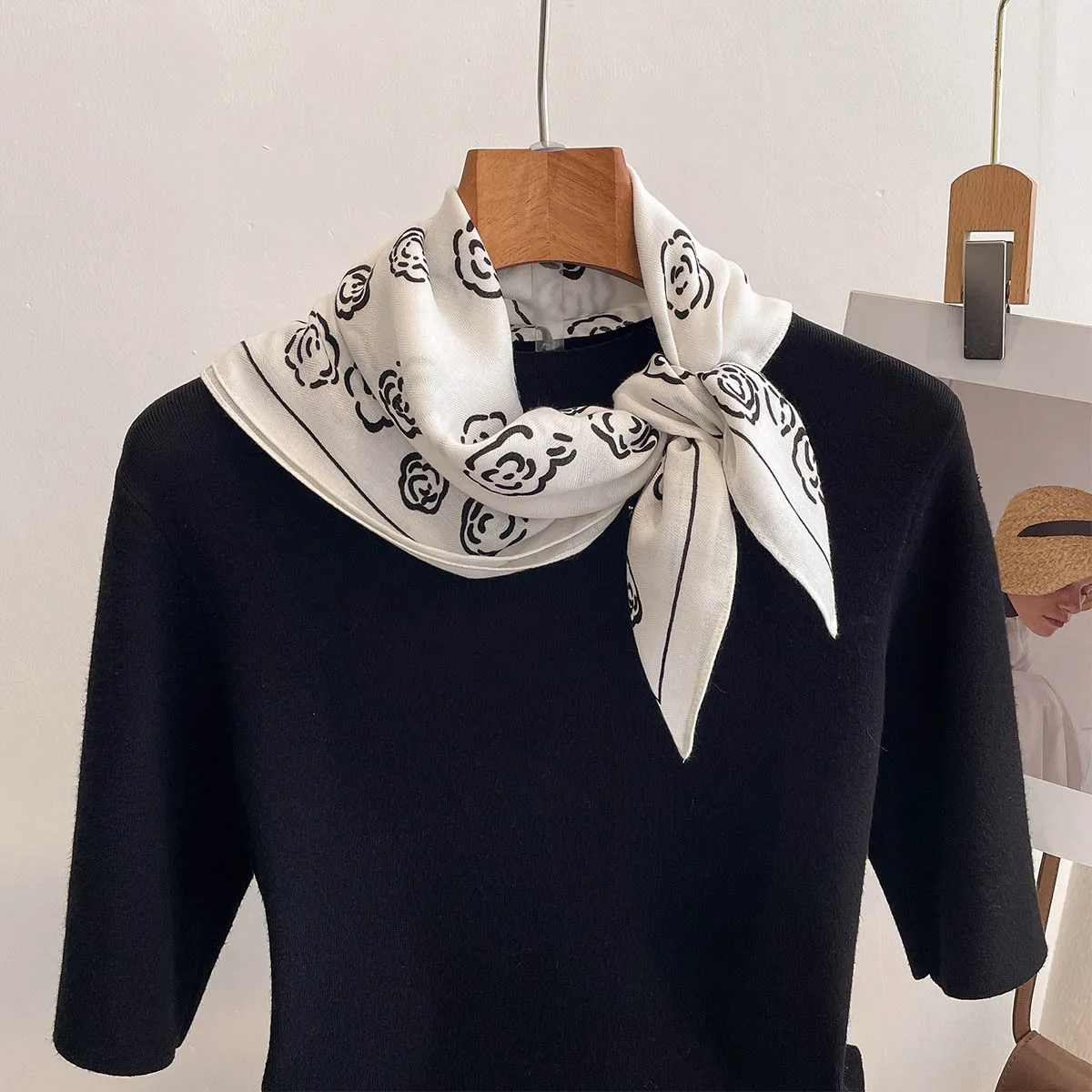 

Silk Square Scarf Hijab Luxury Neckerchief Headscarf Bandana Wraps Shawl Ribbon Female Hair Bands Handkerchief Headband