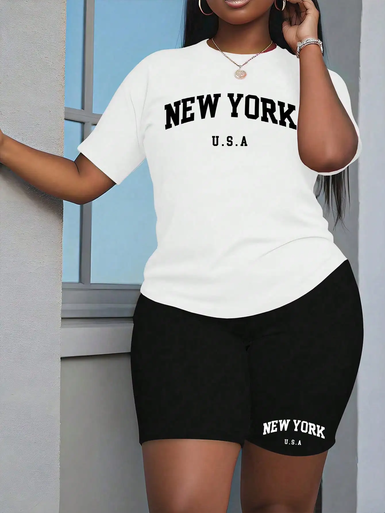 Set di 2 t-shirt da ciclismo e pantaloncini da ciclismo con stampa di lettere New York da donna, outfit casual estivo