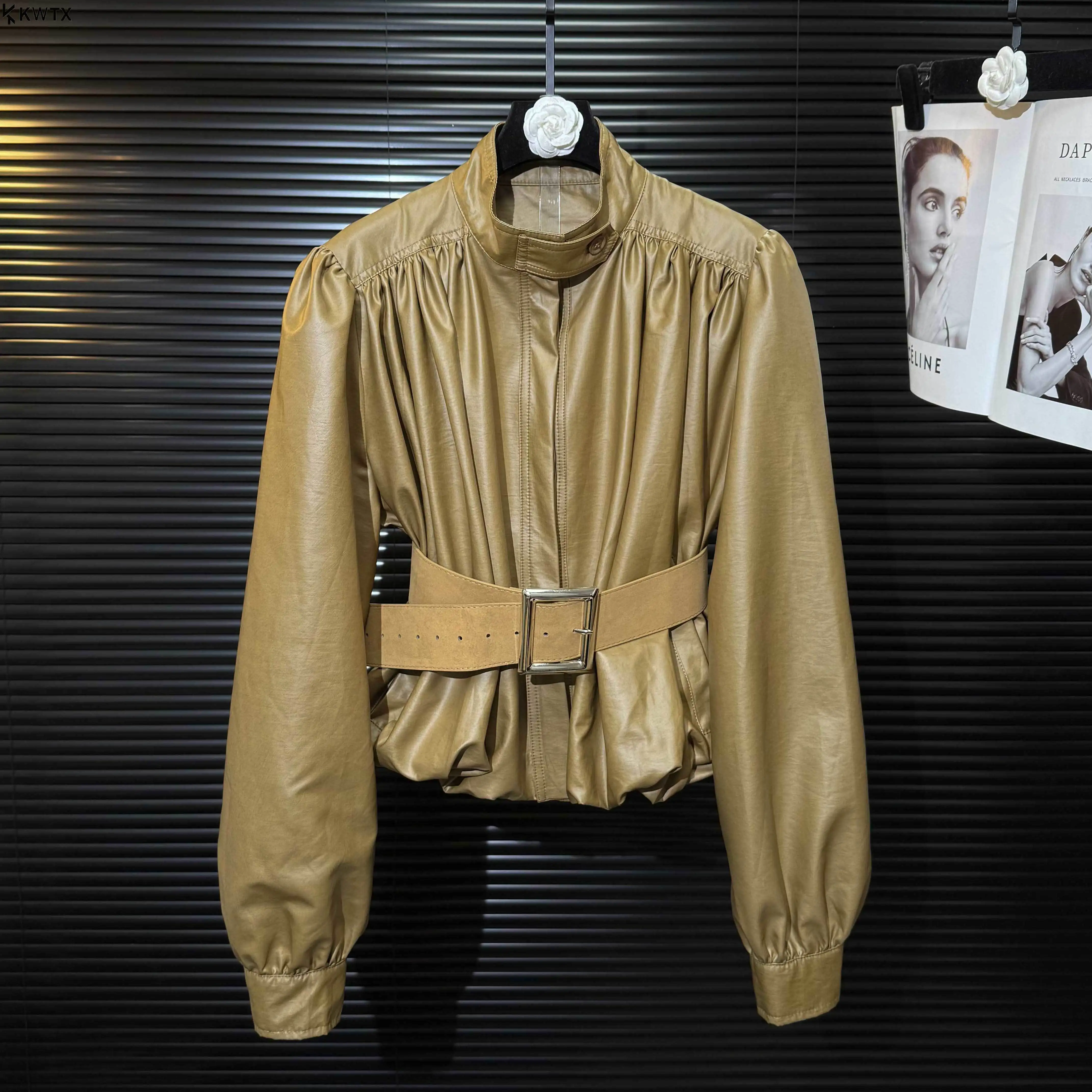 

KWTX 2025 новая женская короткая веганская кожаная куртка, пальто с воротником-стойкой, плиссированная молния с поясом, однотонная зимняя верхняя одежда в стиле ретро, осень