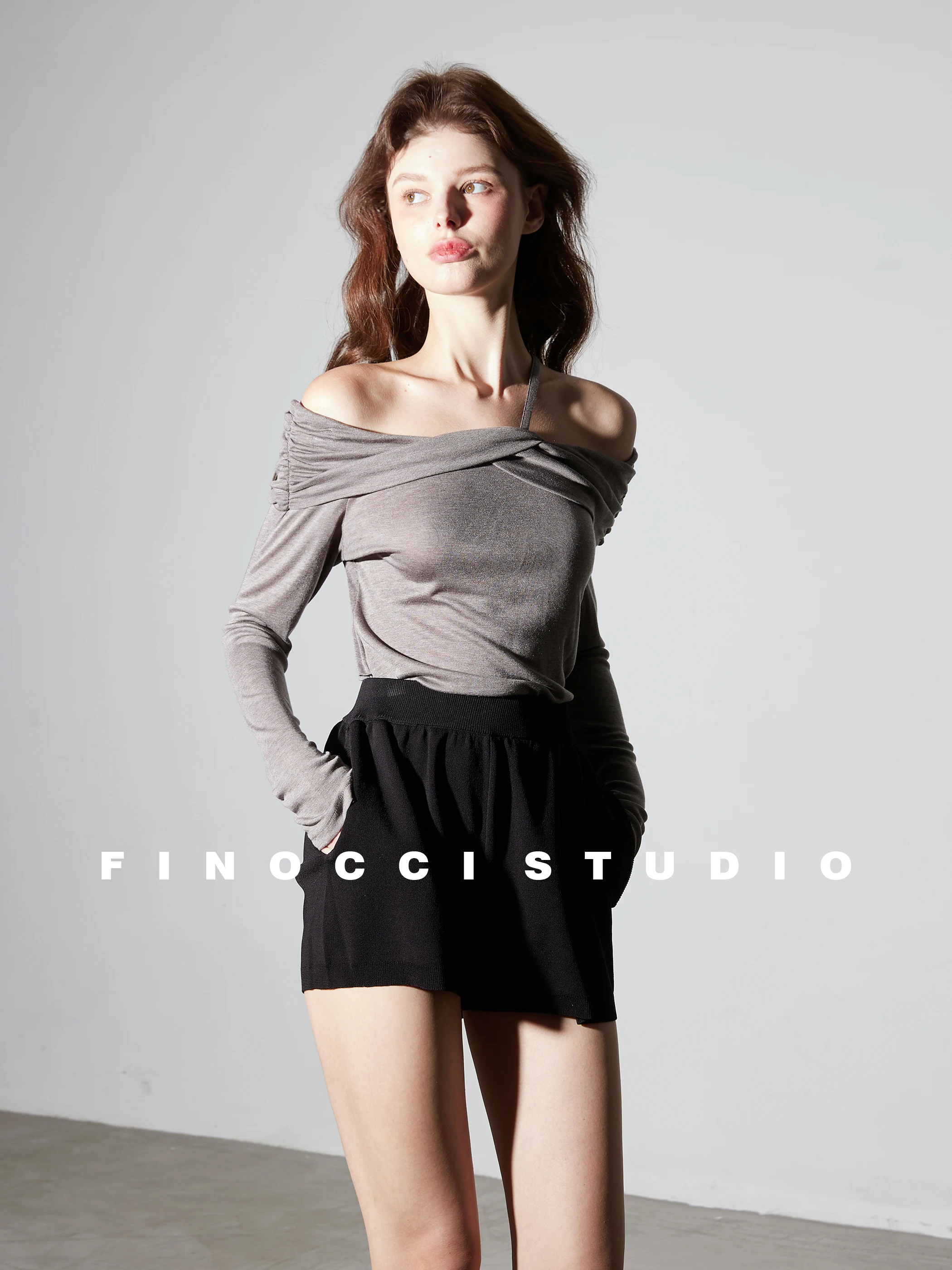 

Эксклюзивный шелковый топ Lier Baby с модным дизайном на одно плечо, приятный для кожи, с длинными рукавами