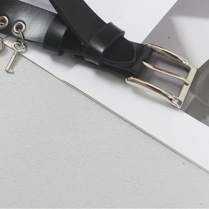 Original Design Black Leather Key Belt 2024 New niche design Punk chain embellished corset belt women\'s street dress accessories