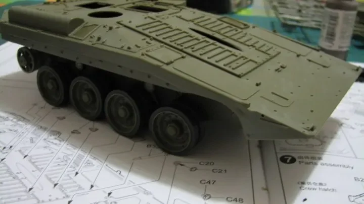 Trumpeter 1/35 Tank Tempur Utama Swedia Strv103B Model Rakitan Plastik Kendaraan Terkenal Di Dunia